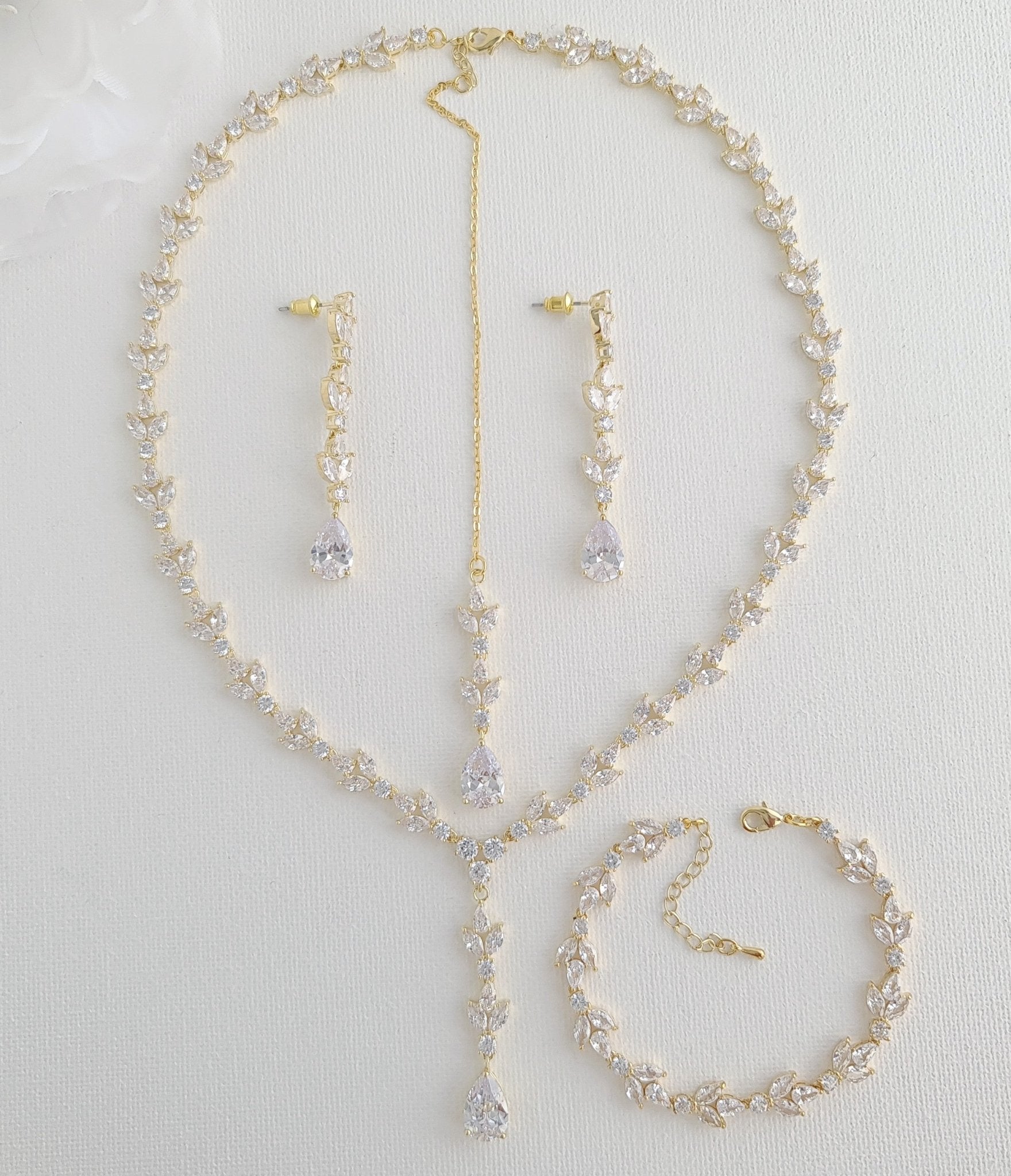 Jewelry set illustration for comparing occasion styling
